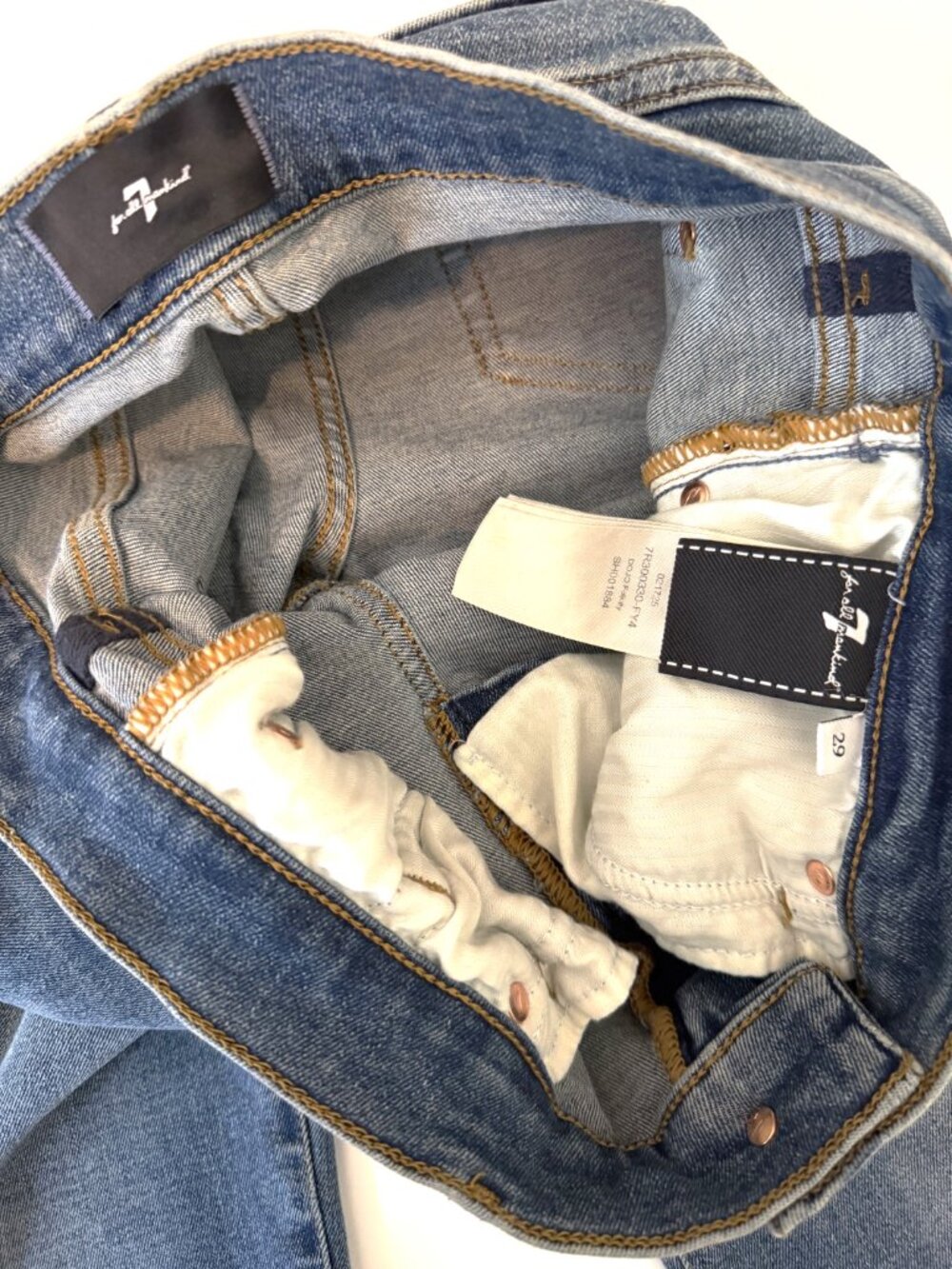 NWOT 7 For All Mankind Dojo Mid Rise Flare Jeans Felicity Wash Gold Stitching 29 - Picture 6 of 9